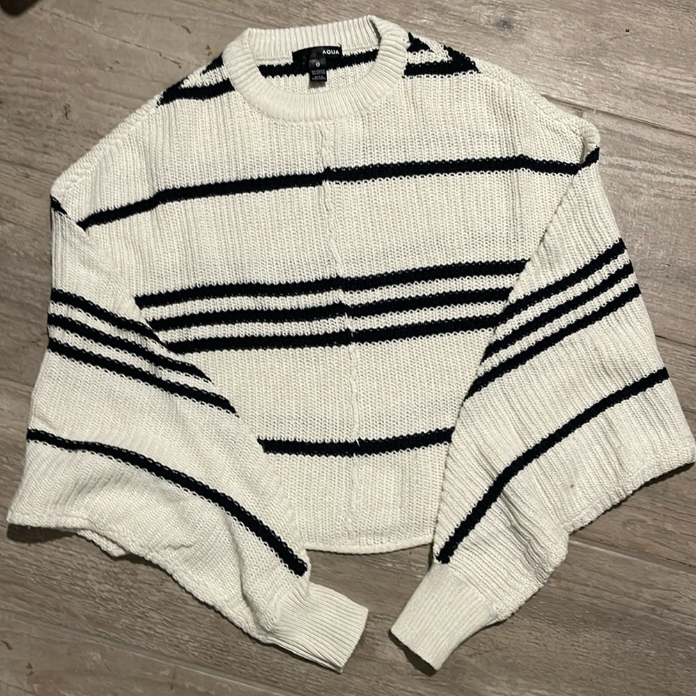 Bloomingdale’s Aqua sweater size small
